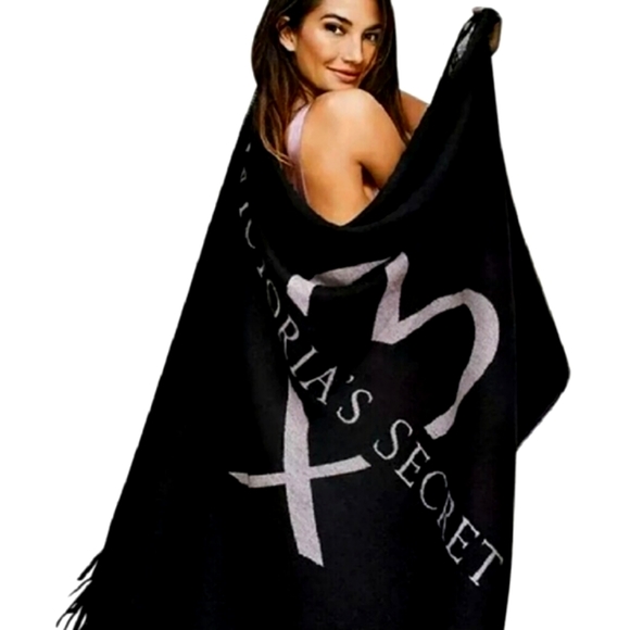 New Victoria Secret Blanket Wrap Throw Pink Heart Holiday Gift For Girls - Picture 7 of 7